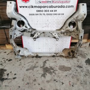 BMW E87 1 Serisi Çıkma Travers Ön Orijinal Temiz